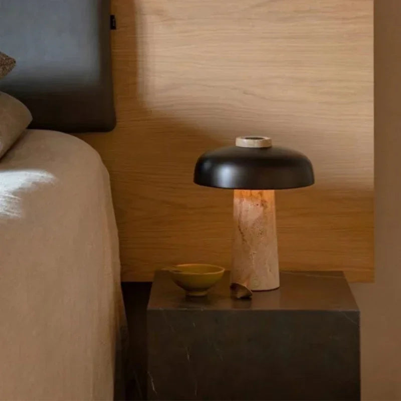 Nordisk Designer Bordslampa – Svampformad Lampa i Travertin Hemnix
