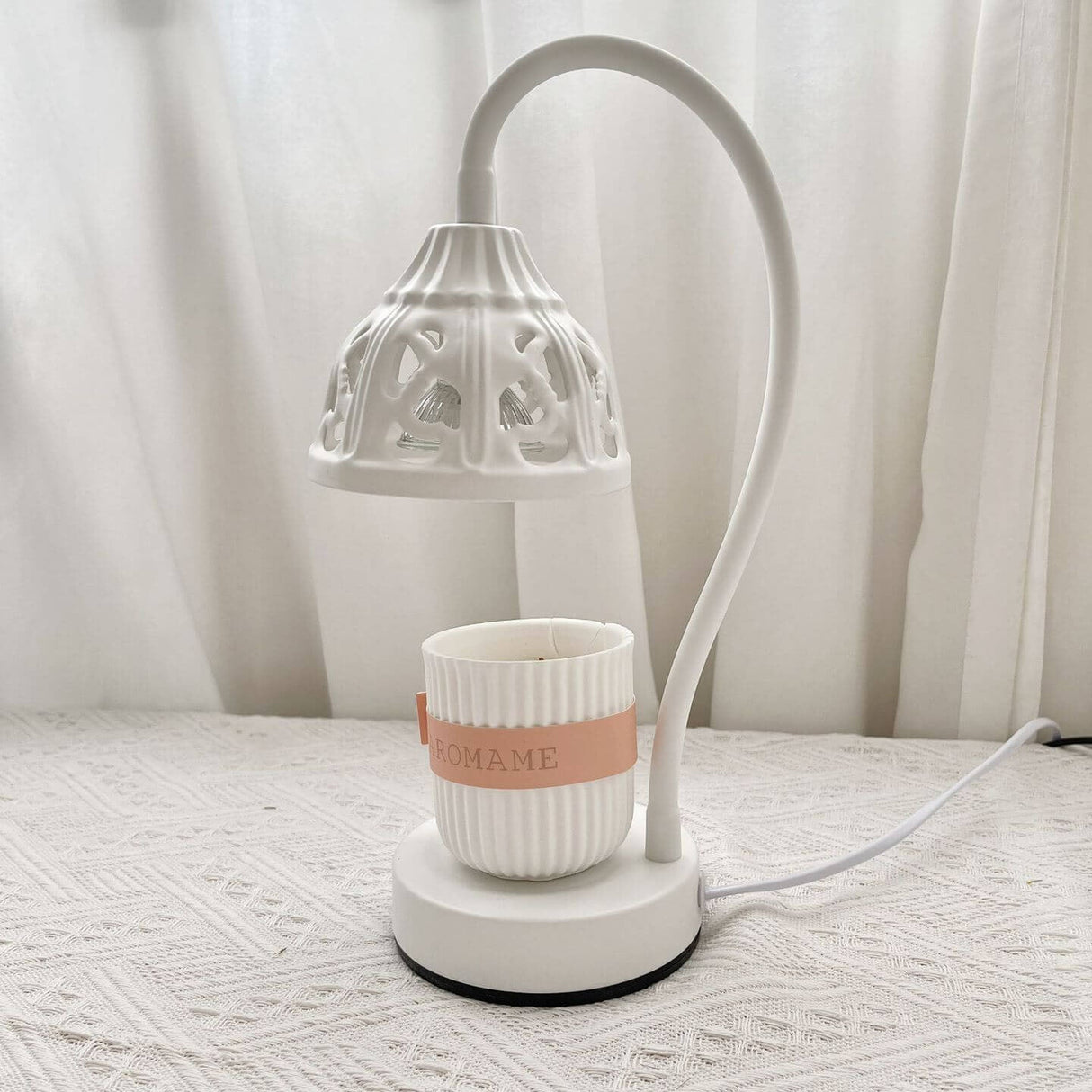 European Hollow Metal Bordslampa – Warm Glow MILA Sverige