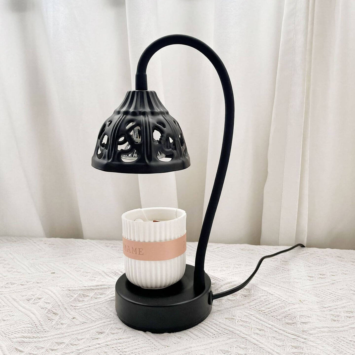 European Hollow Metal Bordslampa – Warm Glow MILA Sverige