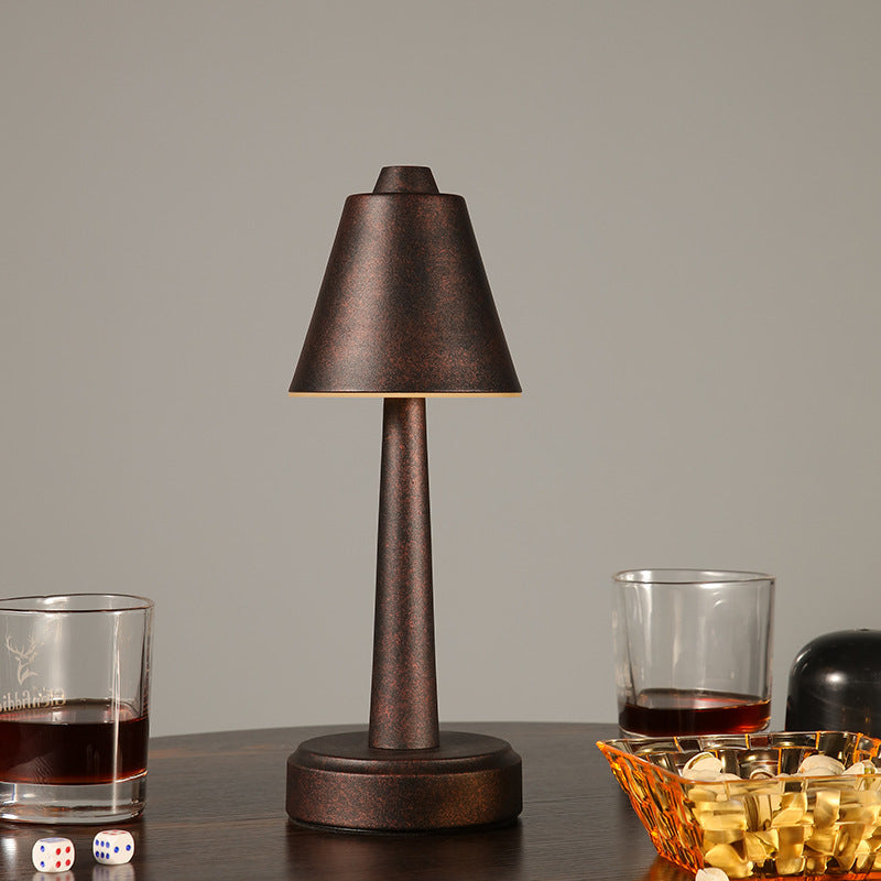 Retro Metal Cone Touch Lamp – USB-driven LED-lampa MILA Sverige
