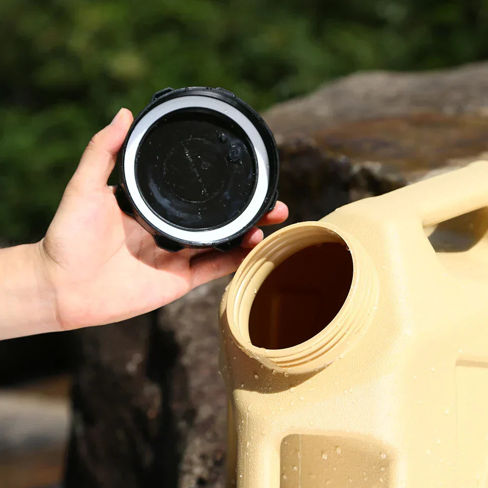 Bärbar 12L vattentank med tappkran – Robust kanister för utomhus och camping Carvallo