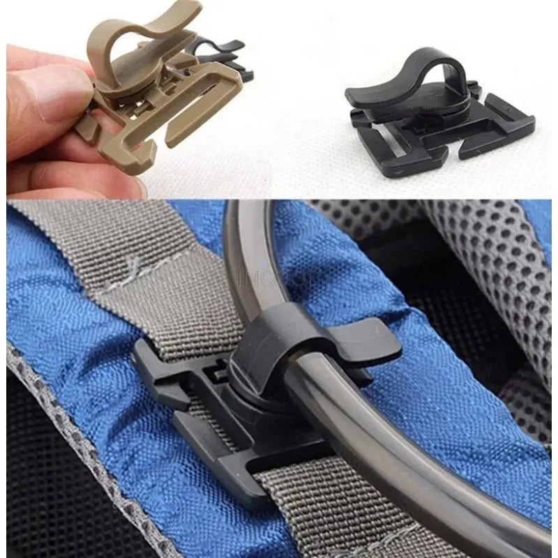 Carvallo Schlauchhalter Clip för dryckessystem | 360° roterbar | MOLLE-kompatibel | För ryggsäck, utomhus & camping | Lätt & Robust Carvallo