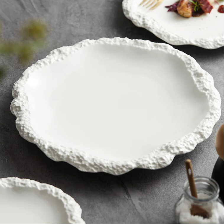 Keramiska MiddagsTallrikar Set | Texturerad Modern Mat med Organisk Kants | Brick by Brick London Carvallo