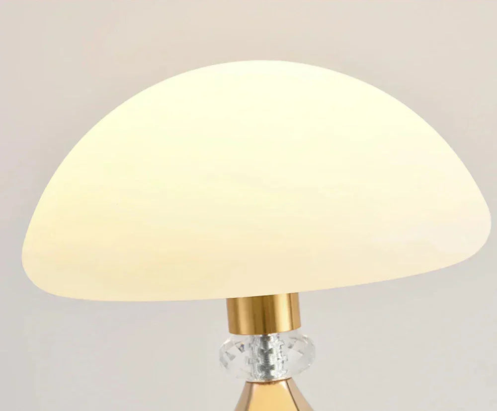 CrystalShine - Elegant Kristall Svamplampa med LED Belysning Carvallo