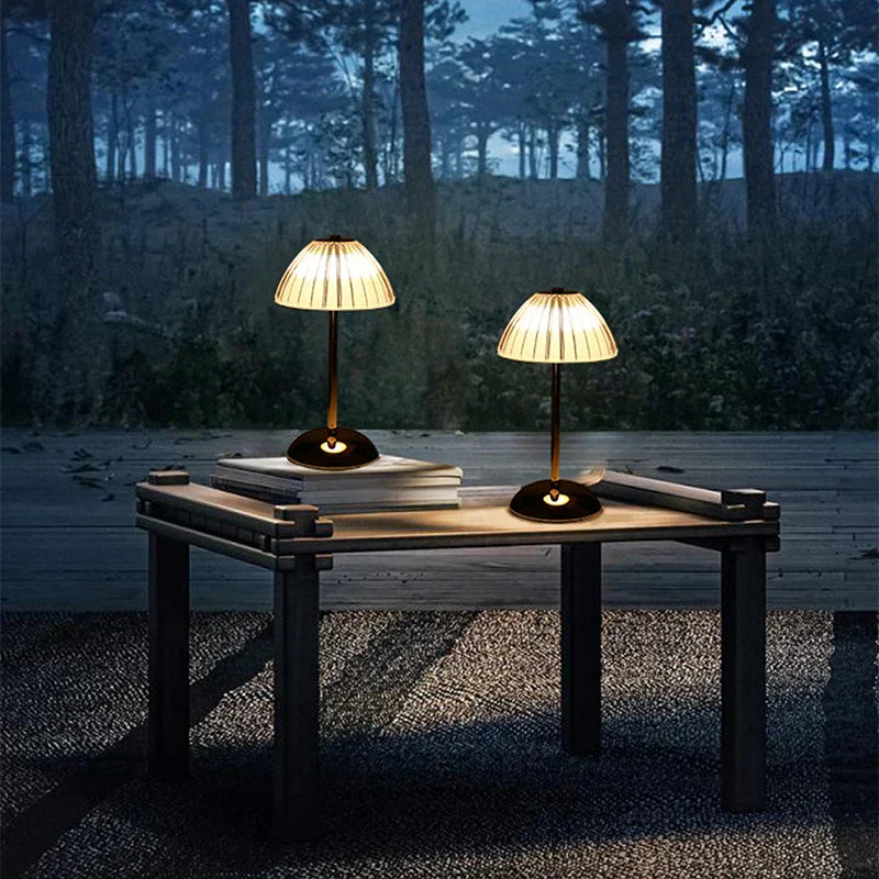 LumeLuxe – Dimbart LED Bordslampa med Skandinavisk Design & USB Carvallo