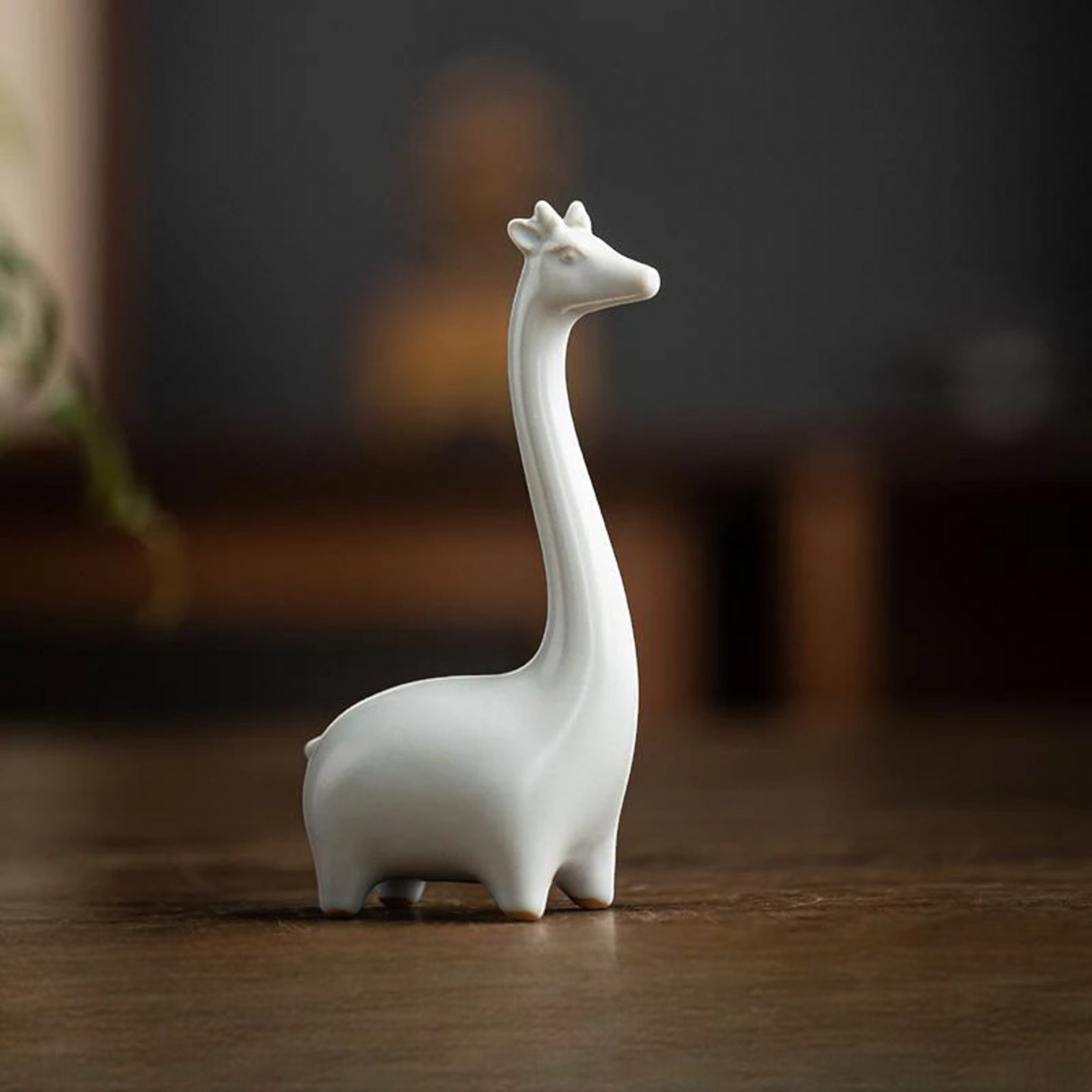 SereniTales - Minimalistisk keramisk giraff- och elefantfigurer för elegant inredning Carvallo