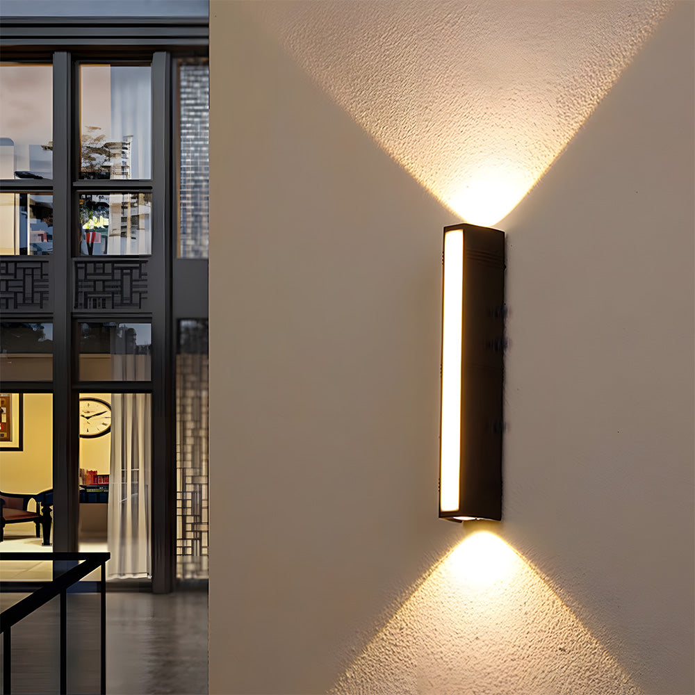 LED Utomhusvägglampa | 6.1–23.6 x 2.7 in | Snygg lång tubdesign | IP54 Klassad vattentät armatur | Brick by Brick Carvallo