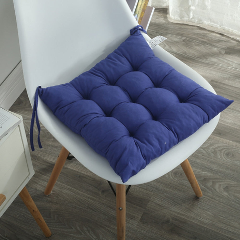 Livliga knappklädda stoppade kuddar Carvallo