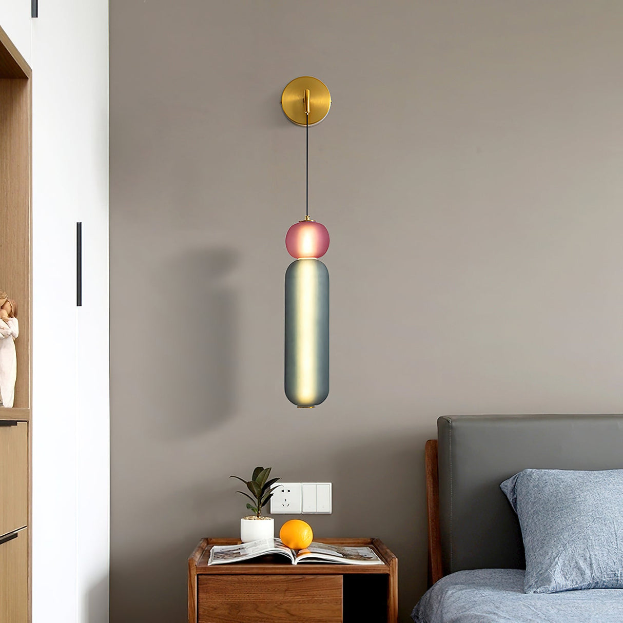 Carvallo – Elegant vägglampa med guldfinish och blomstercharm Carvallo