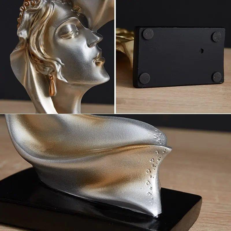 Sweet Kiss - Pannkyssande älskande staty Carvallo