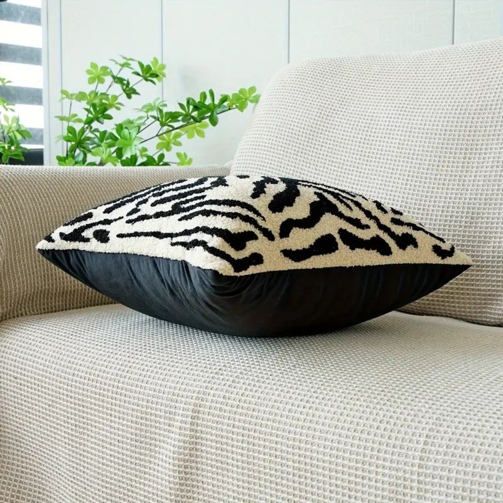 Vit tiger rand kuddfodral Carvallo