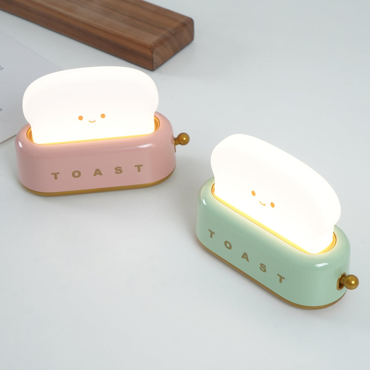GlowToast Lampa – Bärbar Bröd-Toast Cartoon LED Nattlampa Carvallo