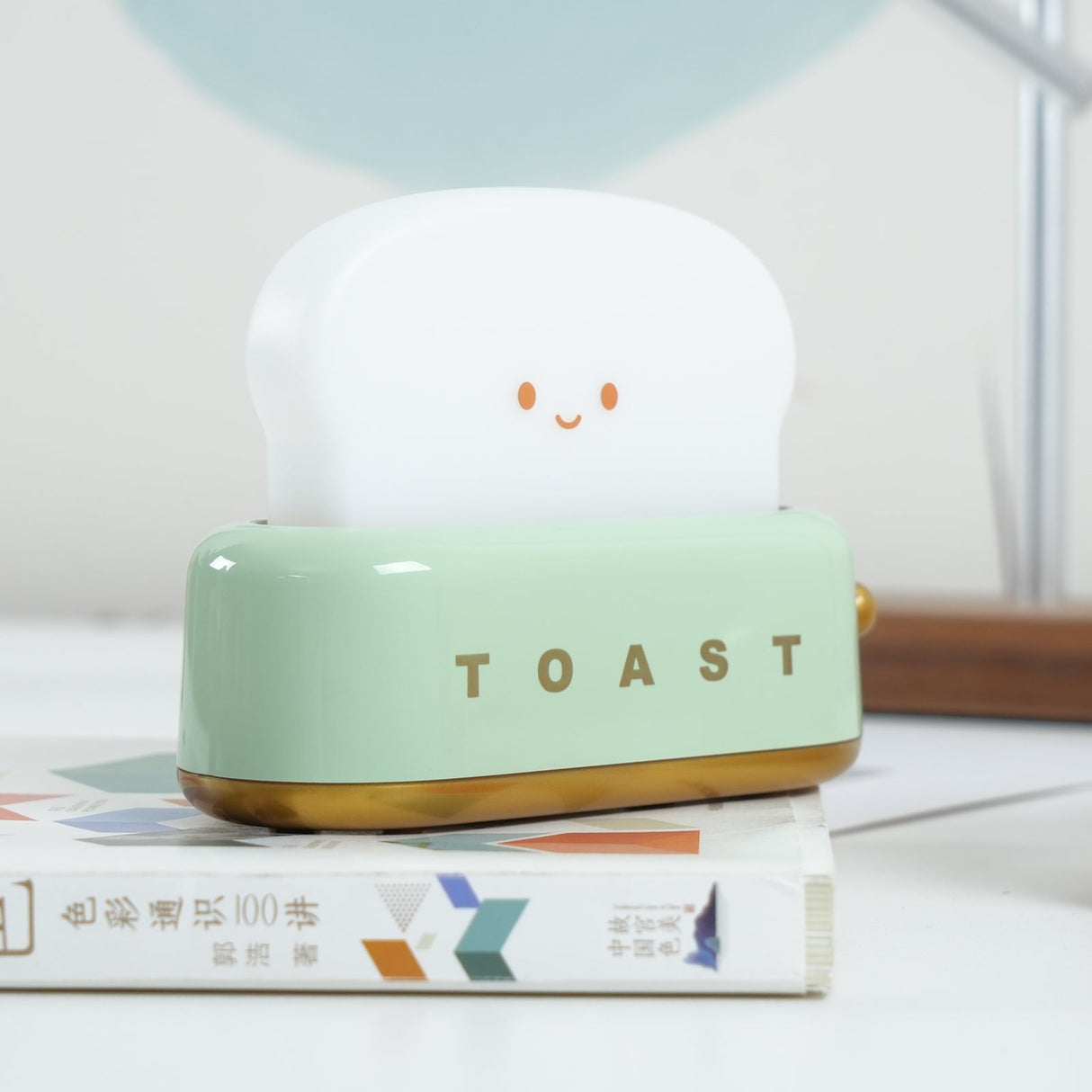 GlowToast Lampa – Bärbar Bröd-Toast Cartoon LED Nattlampa Carvallo