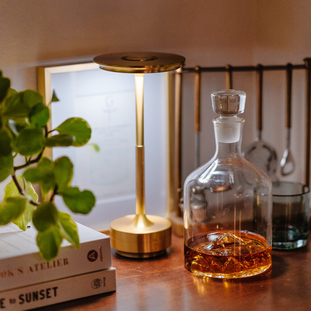 LuxRoyale Trådlös LED Bordslampa – Vattentålig, Justerbar Ljusstyrka, & Modern Design Carvallo