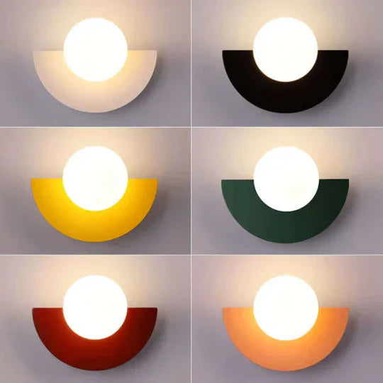 MoonGlow - Modern halvmåne vägglampa för stilrent interiör Carvallo