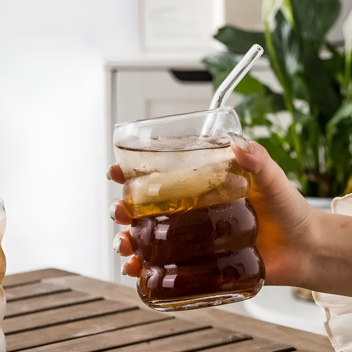 Ribbad glas med sugrör – 2 st Vågform, 450ml | Stiligt dricksglas för iskaffe, matcha & juice Carvallo