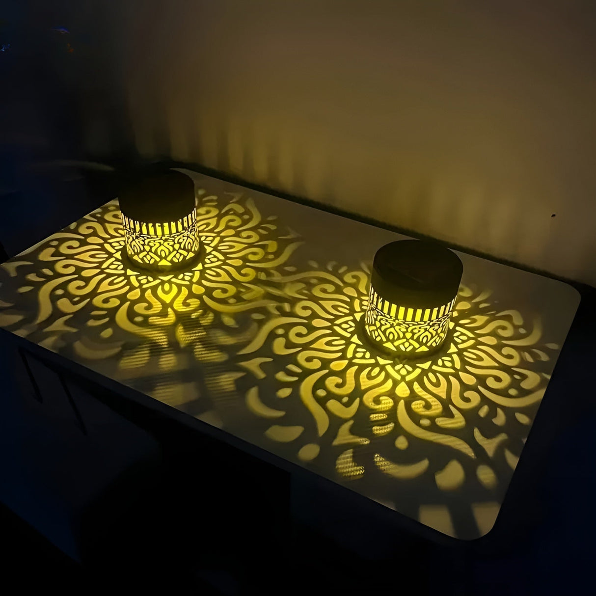 Carvallo Solar Vägglampa | Varmvit LED-ljussättning | IP65 Väderbeständig | Modernt Cut-Out-Design Carvallo