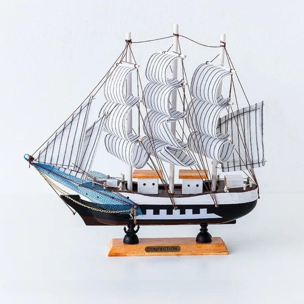 Royaleva Nordic Wooden Sailboat Sculpture - LED Belyst Dekorationsstycke, Batteridriven Carvallo