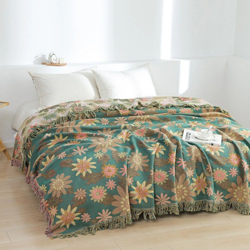 Verdant Bloom Vändbar Jacquardfilt Carvallo