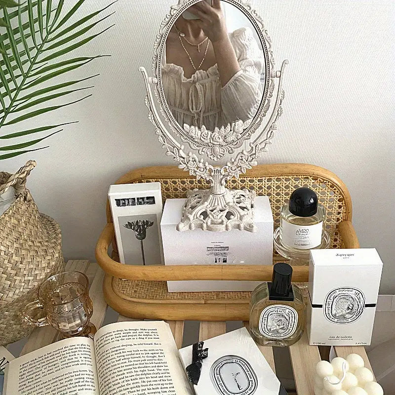 Tidlös elegansbordspegel – Retroinspirerad sminkmöbel MILA Sverige