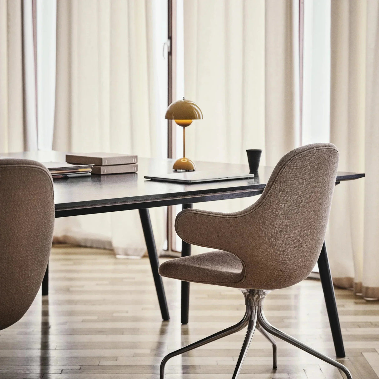 LunarGlow - LED-bordslampa för en ambient interiör MILA Sverige