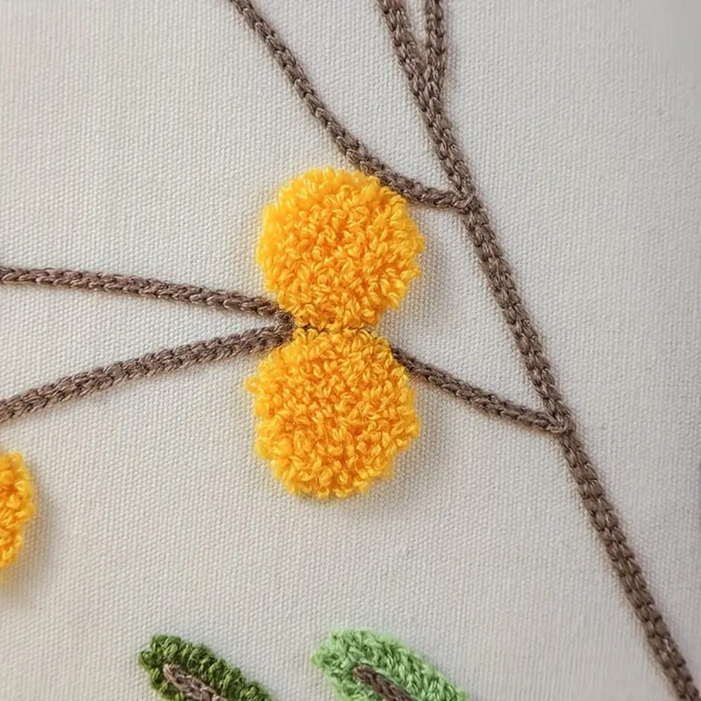 Gul Blomma & Bladlövsbroderi Kuddöverdrag Carvallo