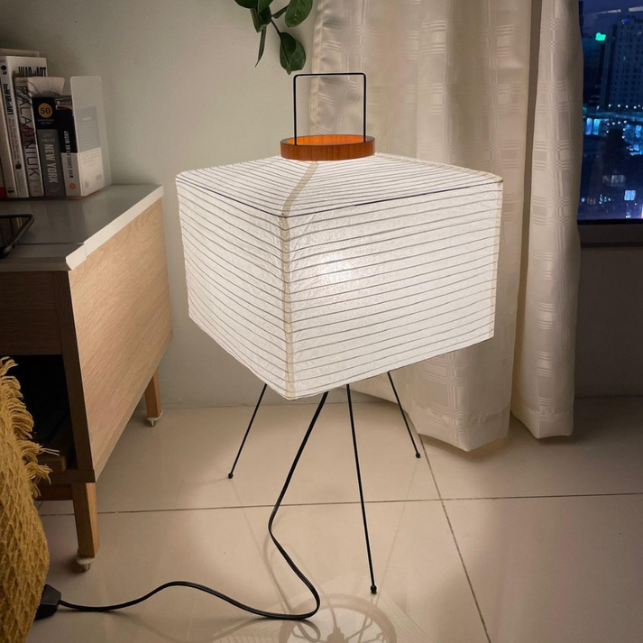 Carvallo – Minimalistisk golvlampa med elegant lyktaform för mjukt omgivande ljus Carvallo