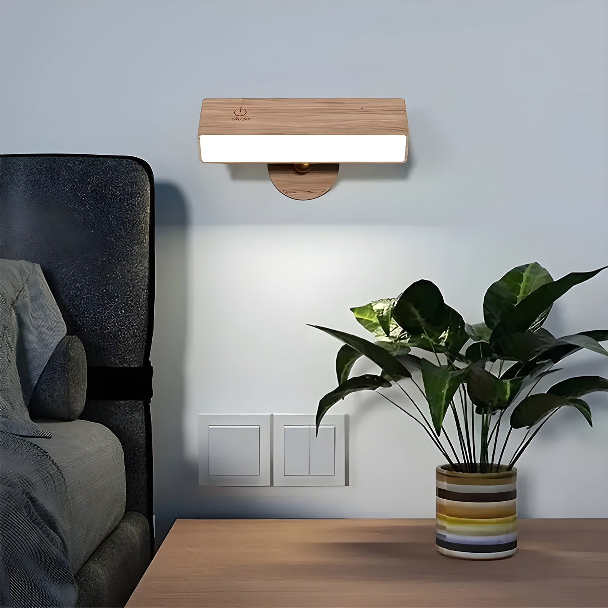 Klein Justerbar Vägglampa – Trä & Magnet | Flexibel och Stilfull Carvallo