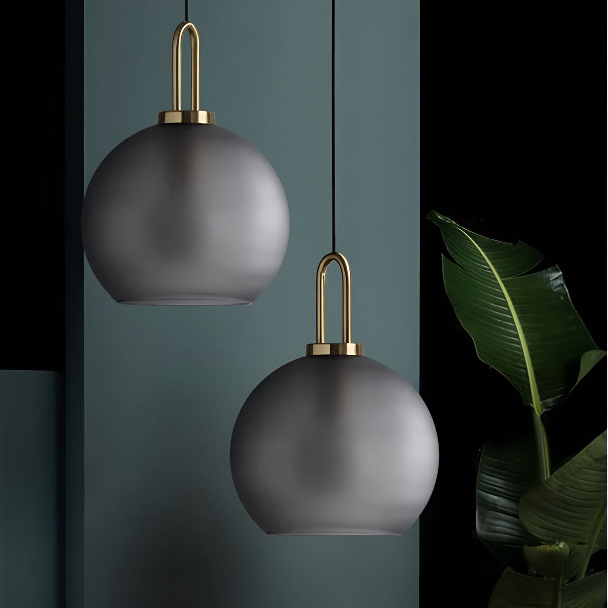 CrystalHue Light - Nordisk glaskula pendellampa Carvallo