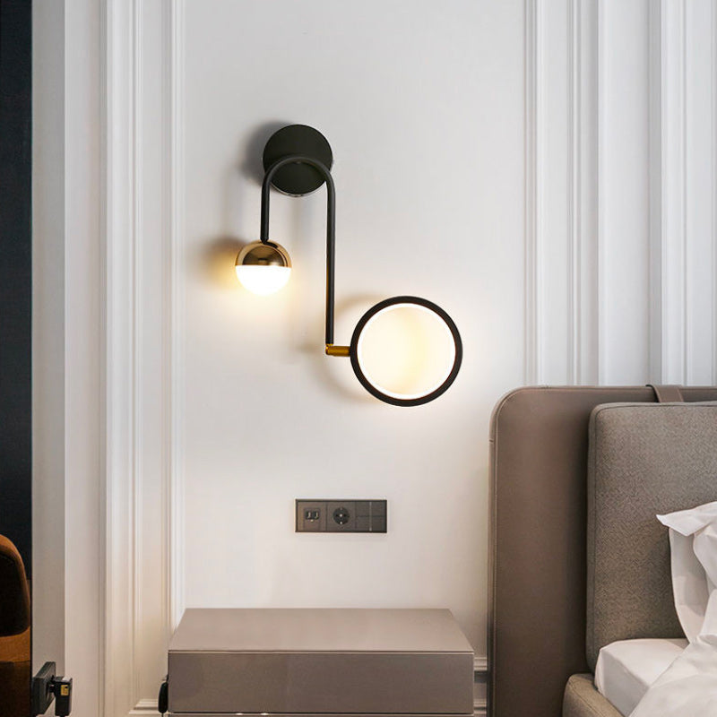 Carvallo – Väggmonterad lampa med böjd arm och cirkulärt ljus för varm atmosfär Carvallo