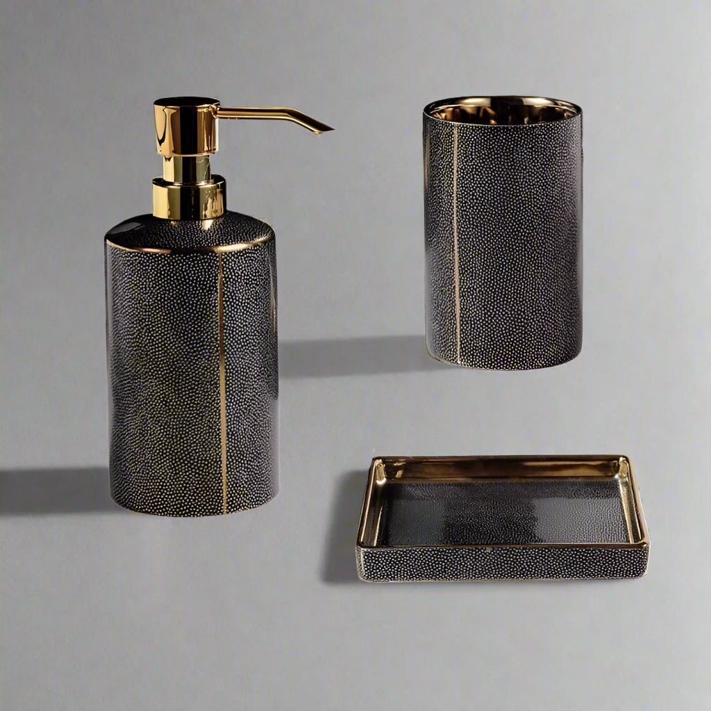 Carvallo – Elegant Keramisk Badset med Gyllene Accenter Carvallo