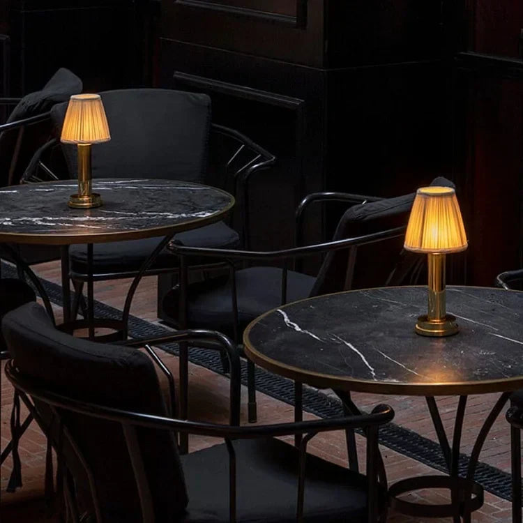 Elegant sladdlös LED Silk Touch bordslampa – modern elegans MILA Sverige