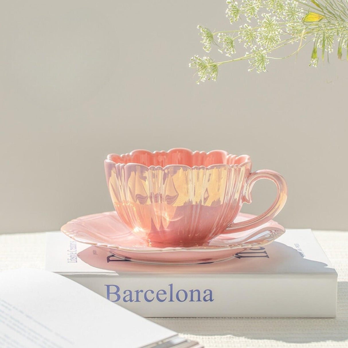 Lustrous Bloom tekopp och fat – Strålande pärlfinish MILA Sverige