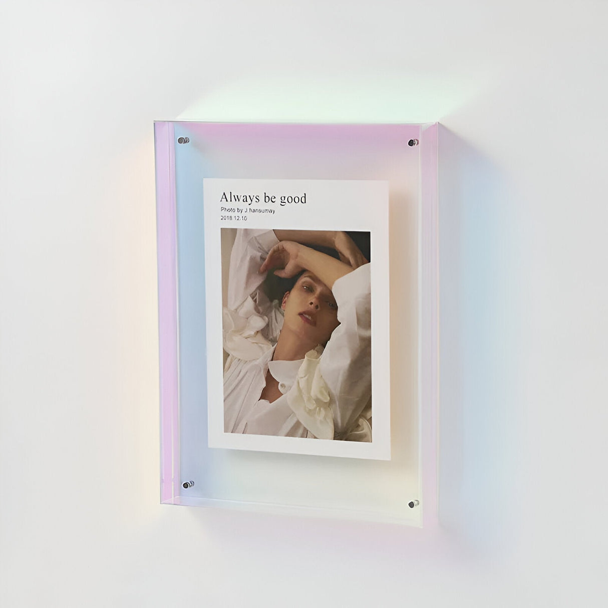 Luxora AcryGlow – Transparent foto ram med modern minimalistisk design Carvallo