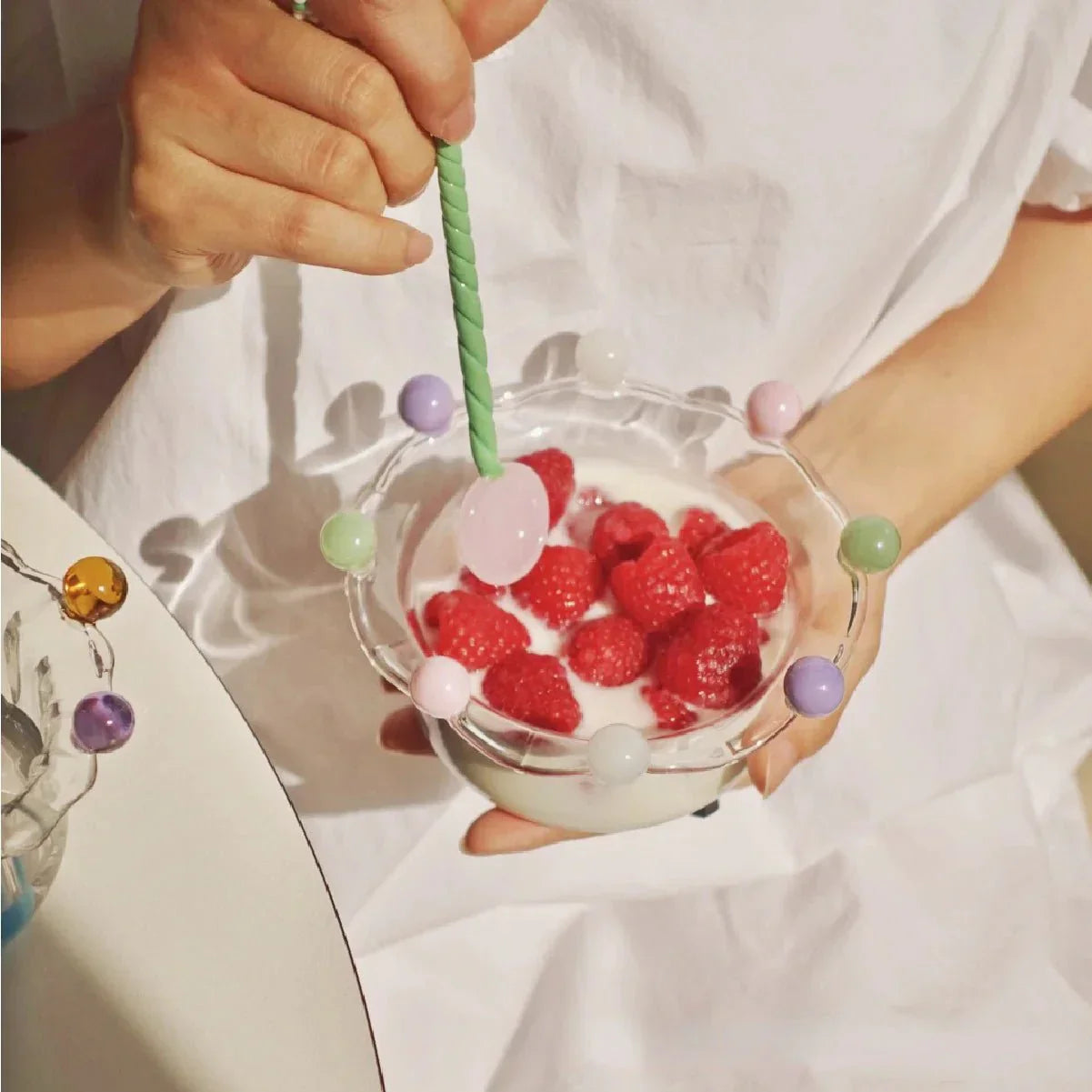 Färgglad Kronformad Dessertskål - Miljövänlig Glasdesign Carvallo