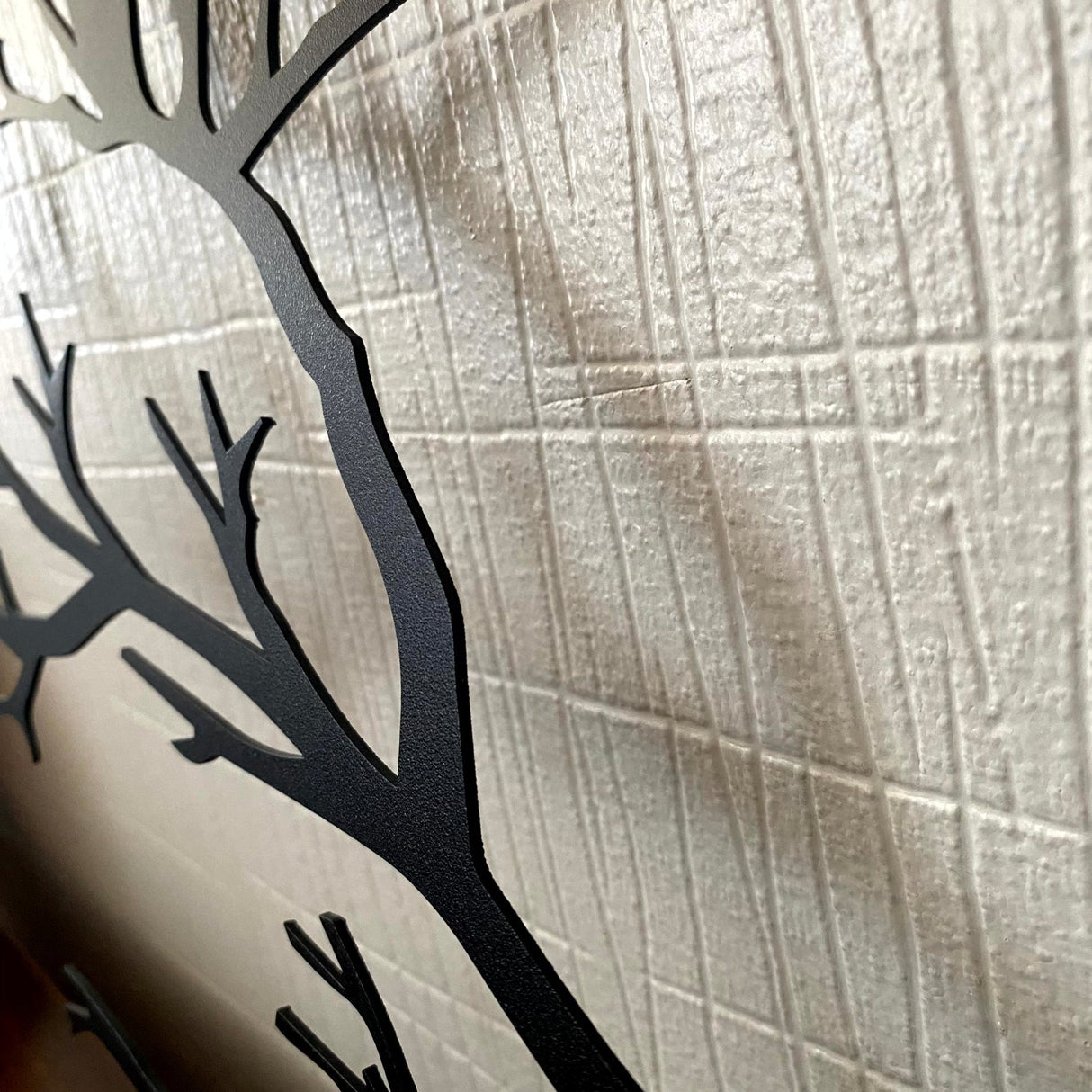 Metallväggdekoration – Elegant fågeldesign på gren MILA Sverige