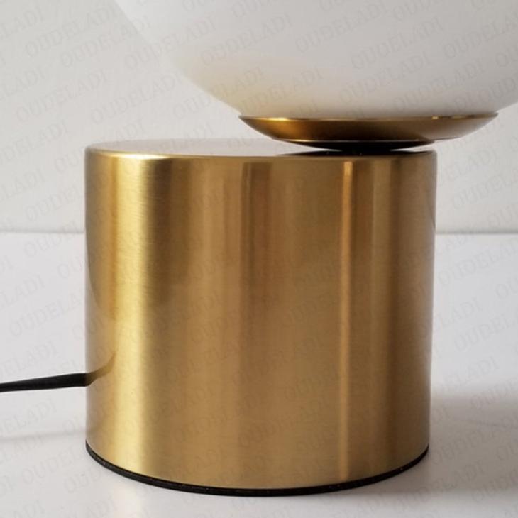 GlassGlow – Glaskula Bordslampa med LED-belysning i Modern Design | Nattlampa Carvallo