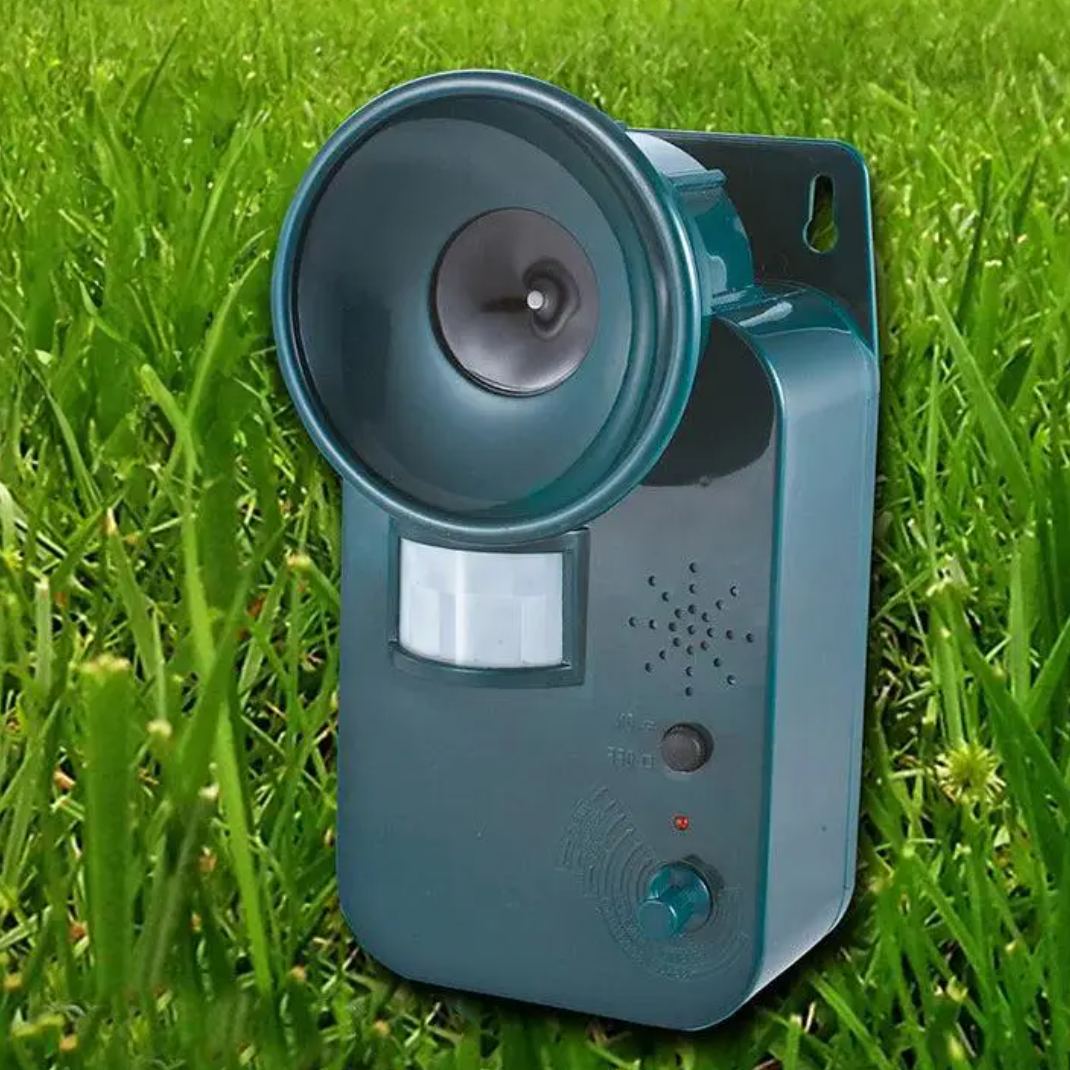 RoyaleGlow 5000sqft 9v Dc Ultra Sonic Trådlös Skadedjur Djur Avskräckare Utomhus Säker Avskräckning av Olika Djur Carvallo