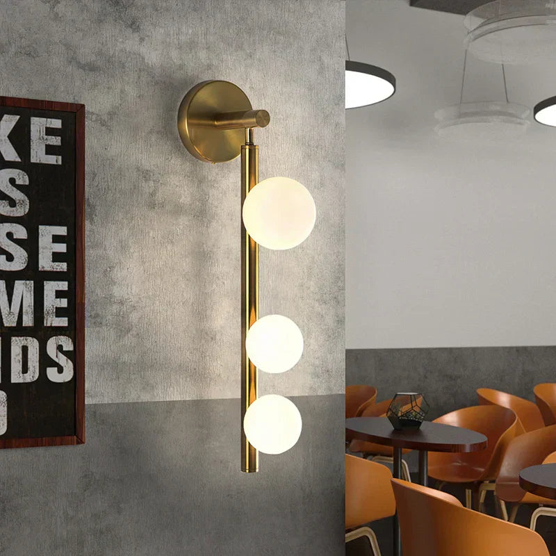 GlowSphere - Modern LED Vägglampa med Klotdesign för Stilren Inomhusbelysning Carvallo