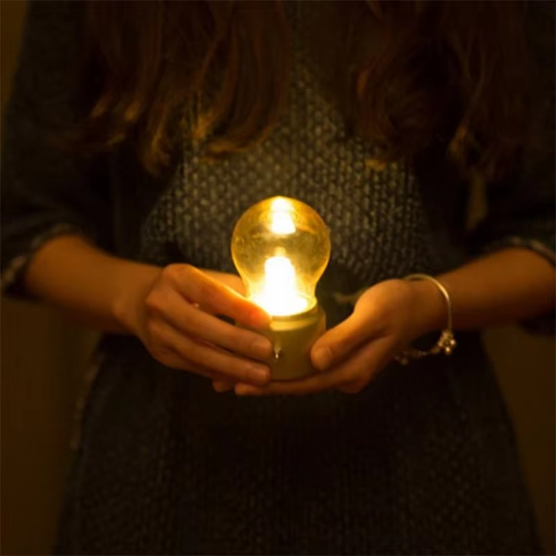 RustGlow – Trådlös Vintage LED-sänglampa med industriell design och USB-uppladdningsfunktion Carvallo