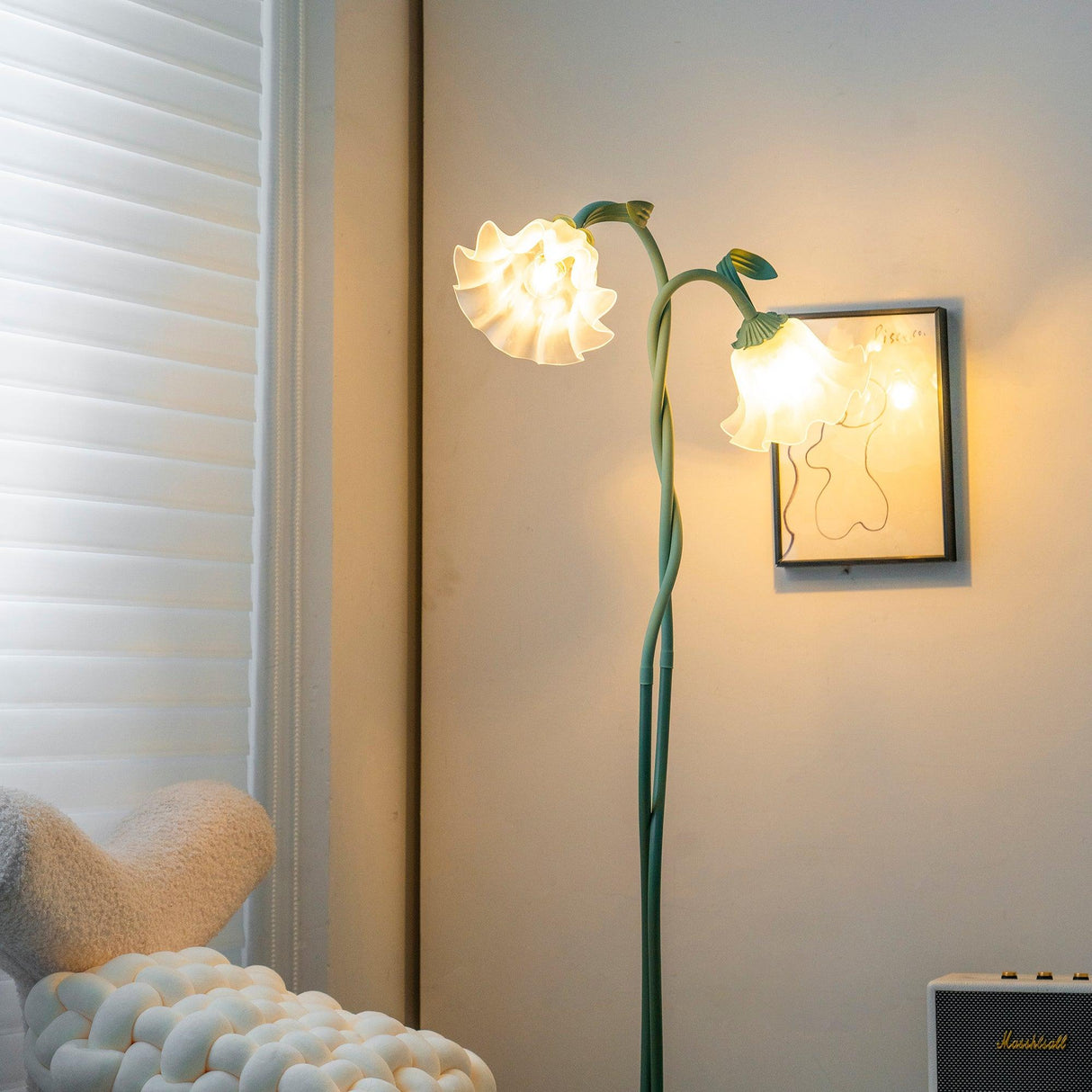 Golvlampa med blommig glaslampa design Carvallo