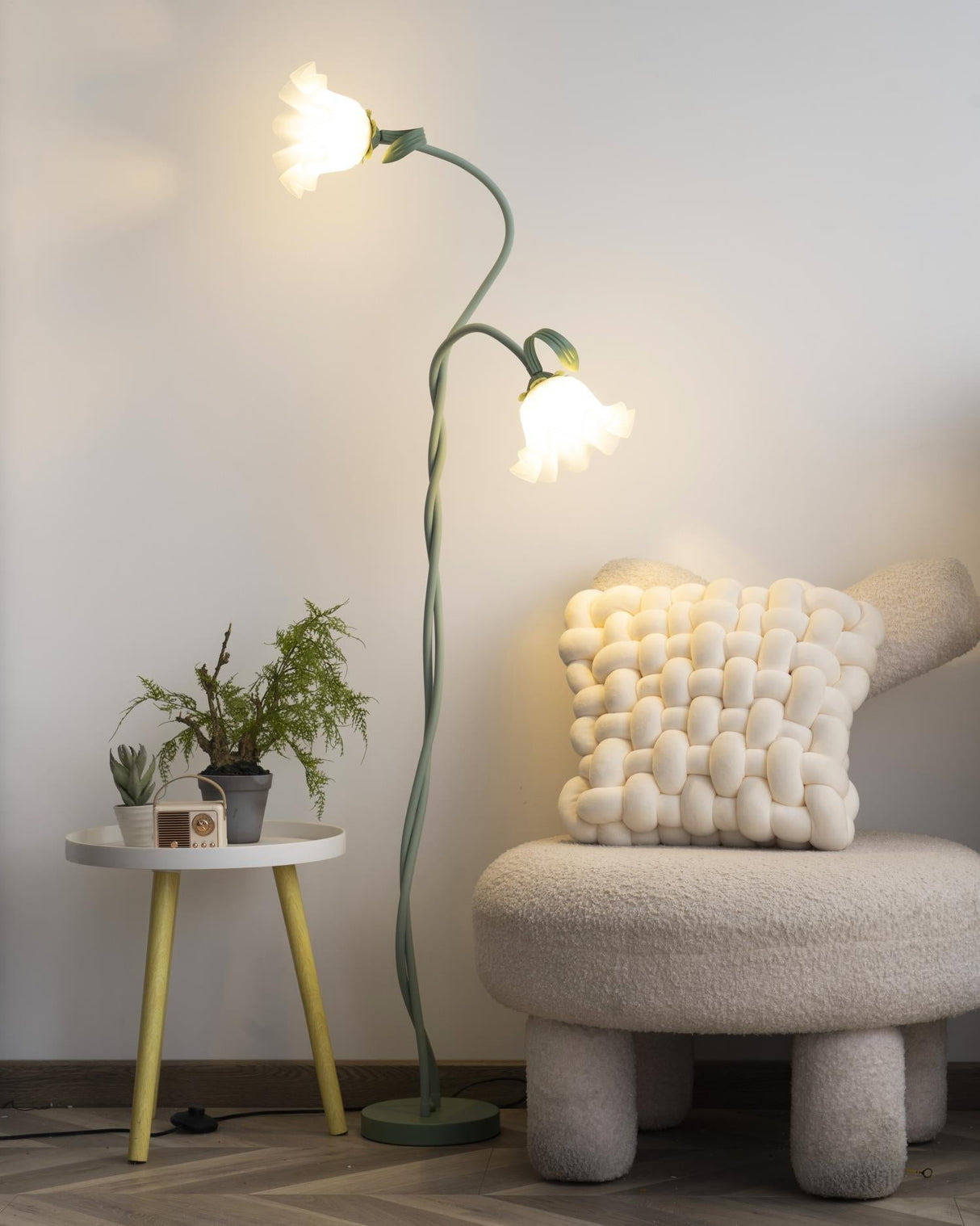 Golvlampa med blommig glaslampa design Carvallo