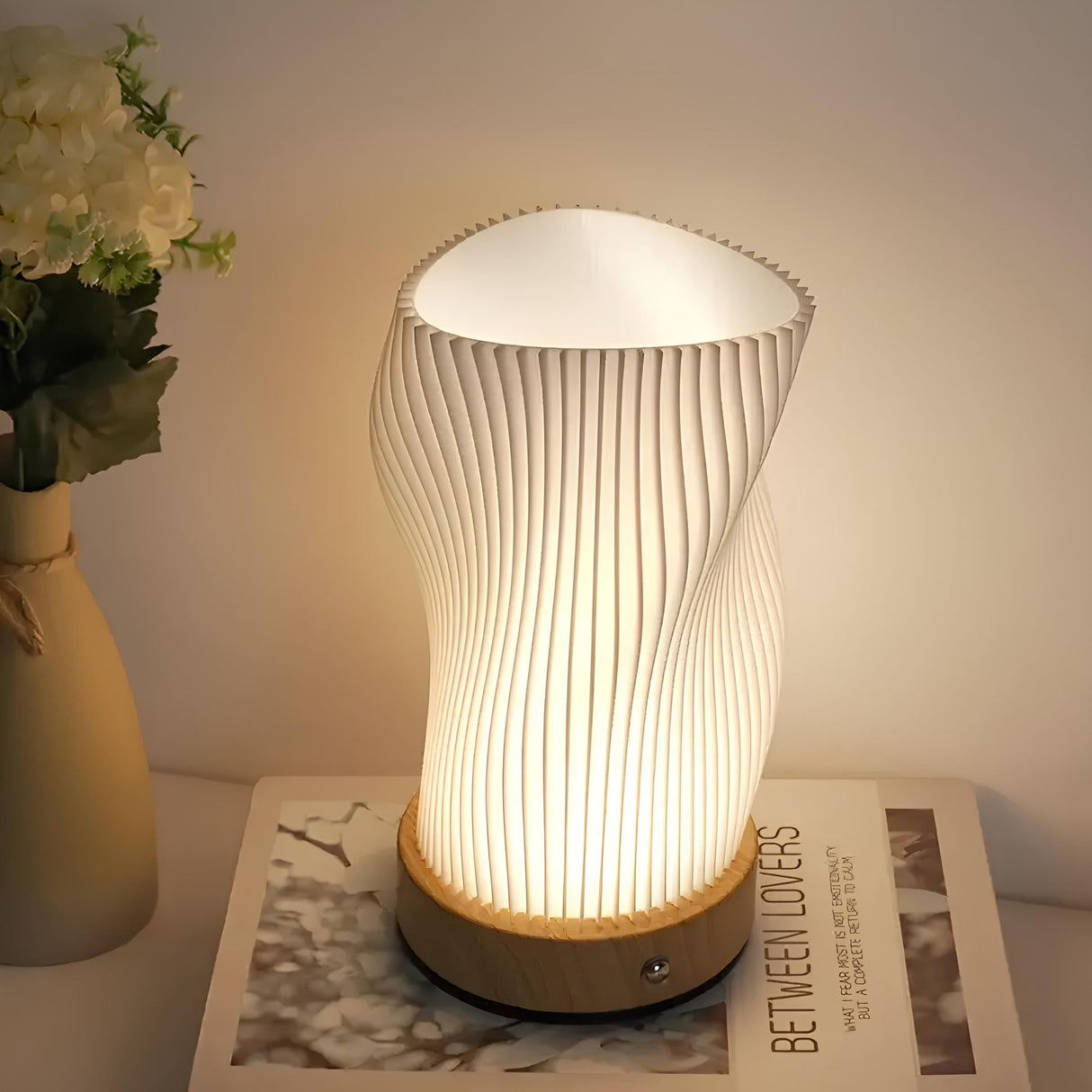 Serene Wave Dimmable Lamp – Skapa den Perfekta Atmosfären i Ditt Inre Carvallo