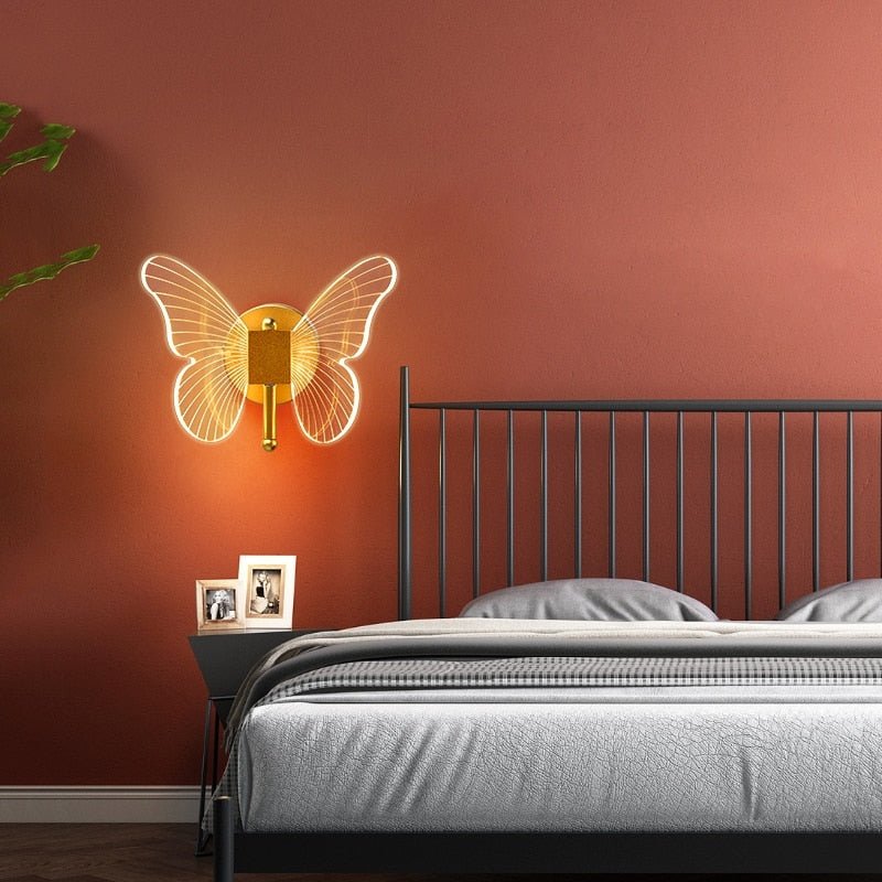 Butterfly Inspired LED Vägglampa – Farfalla Stil i Akryl och Metall Carvallo