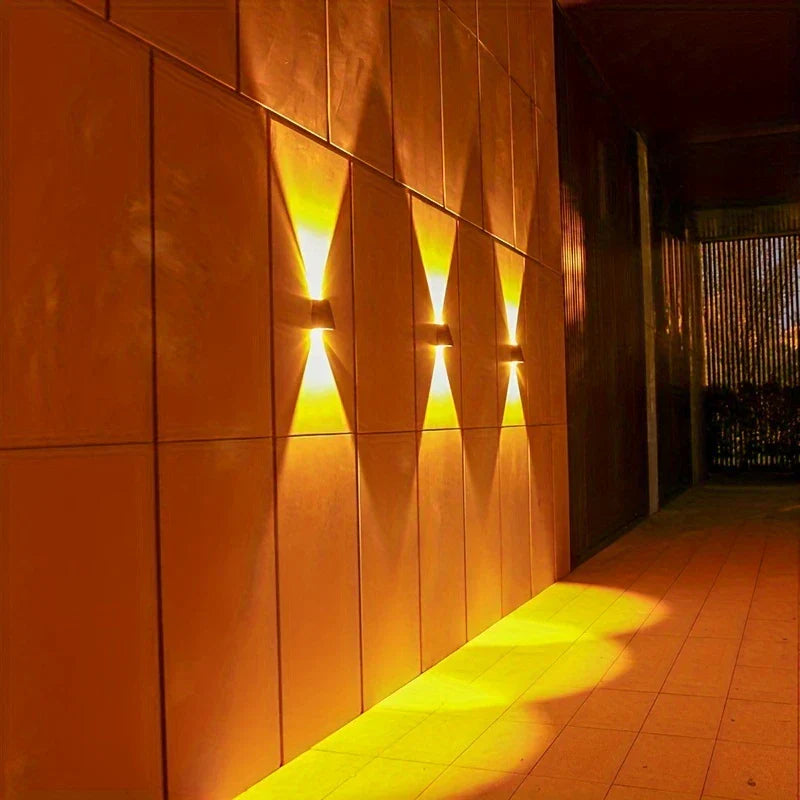 Modern LED utomhusvägglampa med Up & Down ljus – Vattentät vägglampa för husfasad och entréområde Carvallo