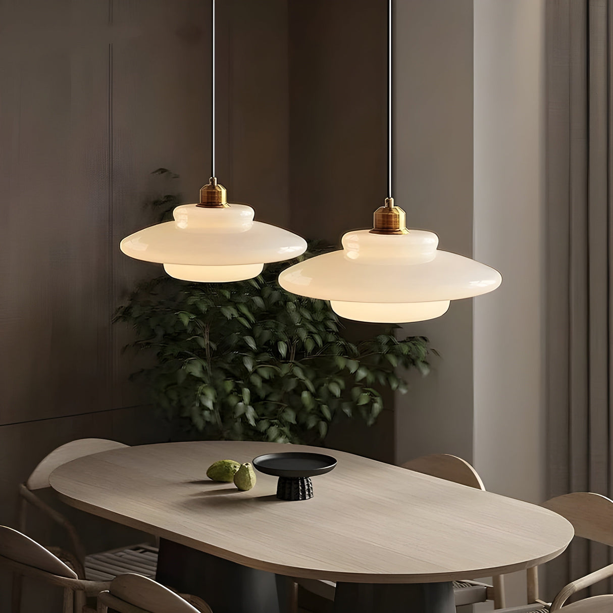 AuraBeam Light – Minimalistisk elfenbensfärgad LED-hänglampa i glas Carvallo