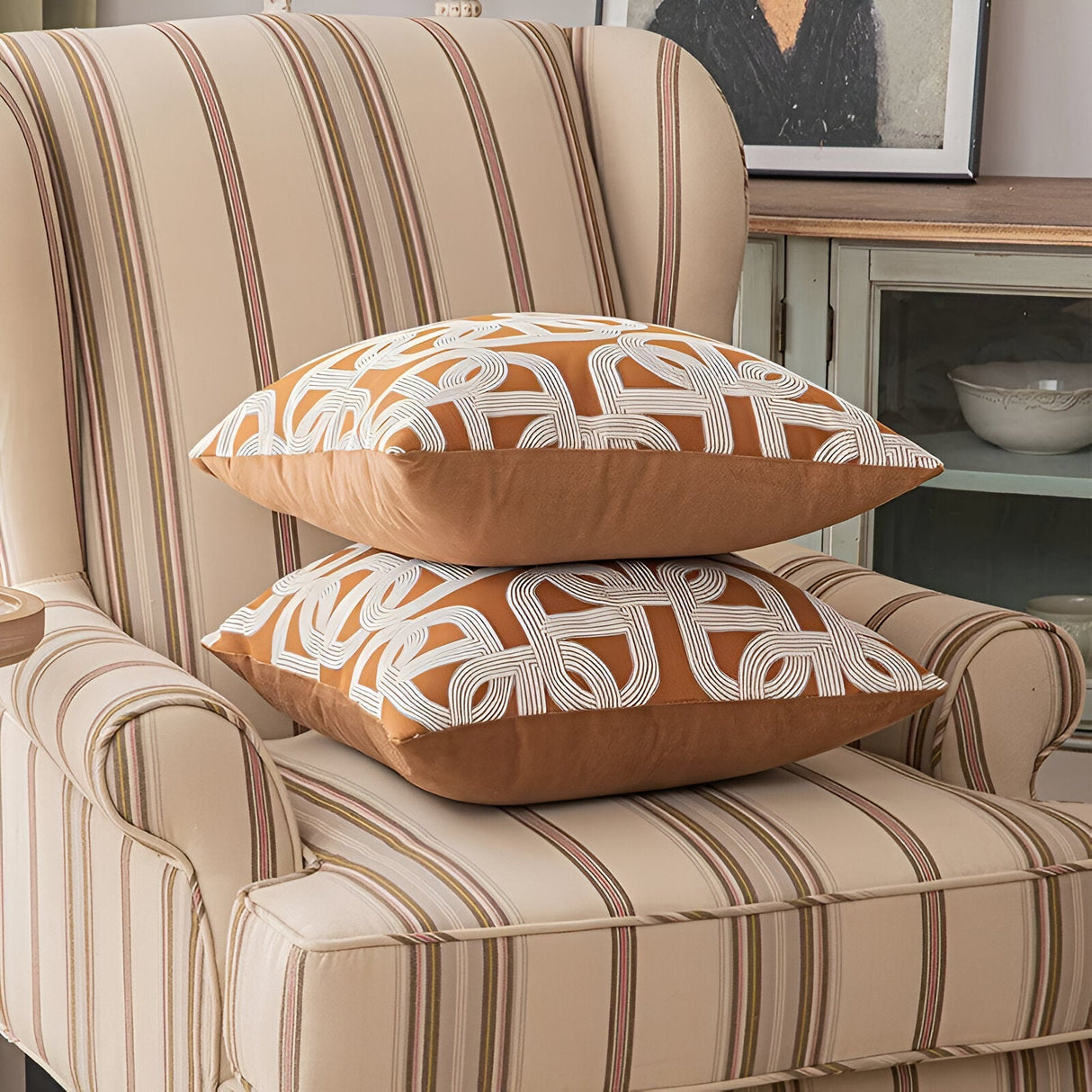 Guldig geometrisk design kuddöverdrag i jacquardstil Carvallo