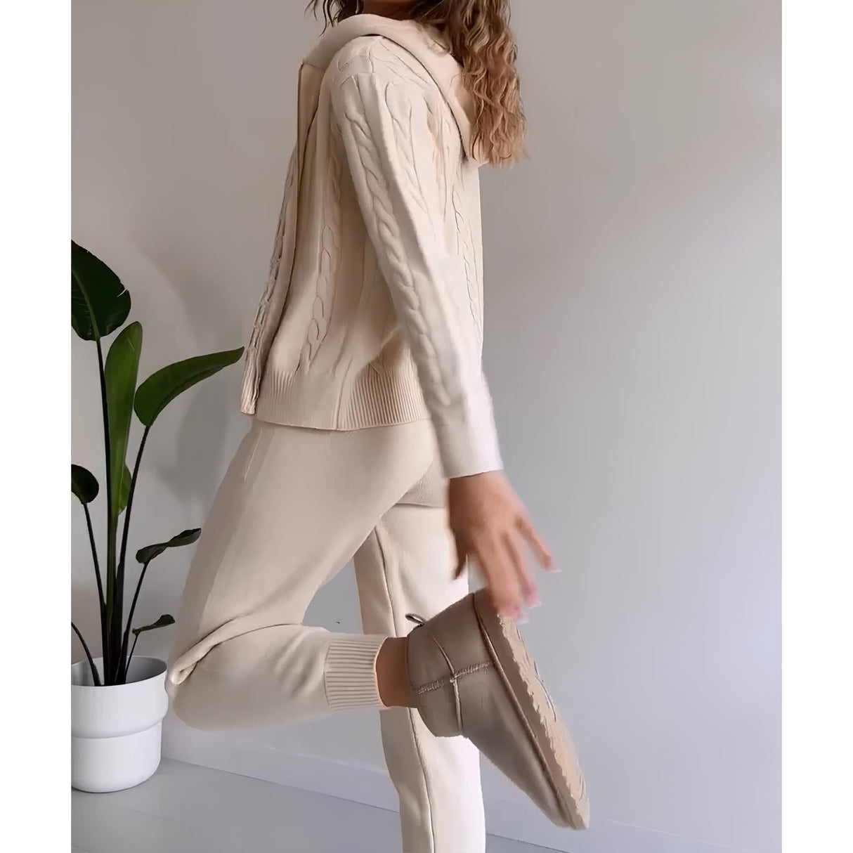 Millie Set - Stickad tvådelad hemmakostym för kvinnor (Mysig tröja + Byxor) Carvallo