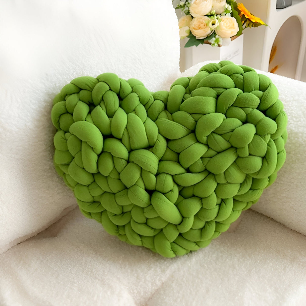 Handvävd kärlekshjärta kastkudde i mysig bomullsblandning Carvallo