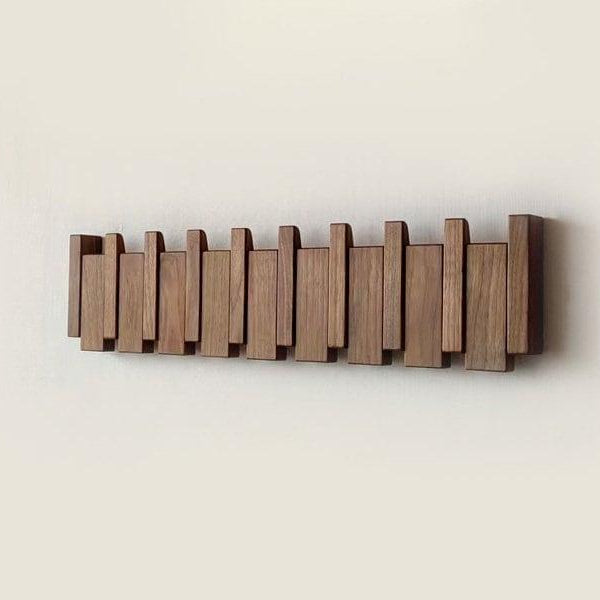 Luxora Handgjord Trä Klädhängare med Stiliga Krokar Carvallo